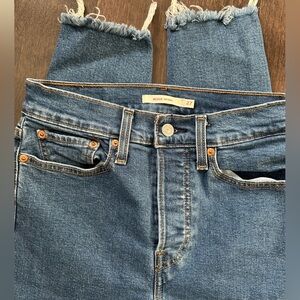 Gently worn Size 27 Levi’s Wedgie Skinny Jeans.